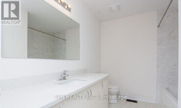 5 Savage Dr in Hamilton, ON - Building Photo - Building Photo