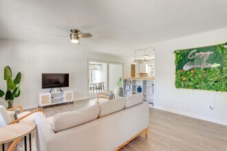 2738 Martin St in Sarasota, FL - Building Photo - Building Photo