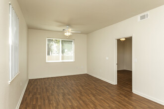 Constellation Park - Military Housing in Lemoore, CA - Foto de edificio - Interior Photo