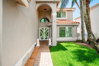 10330 Buena Ventura Dr in Boca Raton, FL - Building Photo - Building Photo
