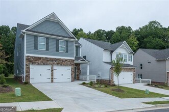 182 Parkwood Dr in Dawsonville, GA - Foto de edificio - Building Photo