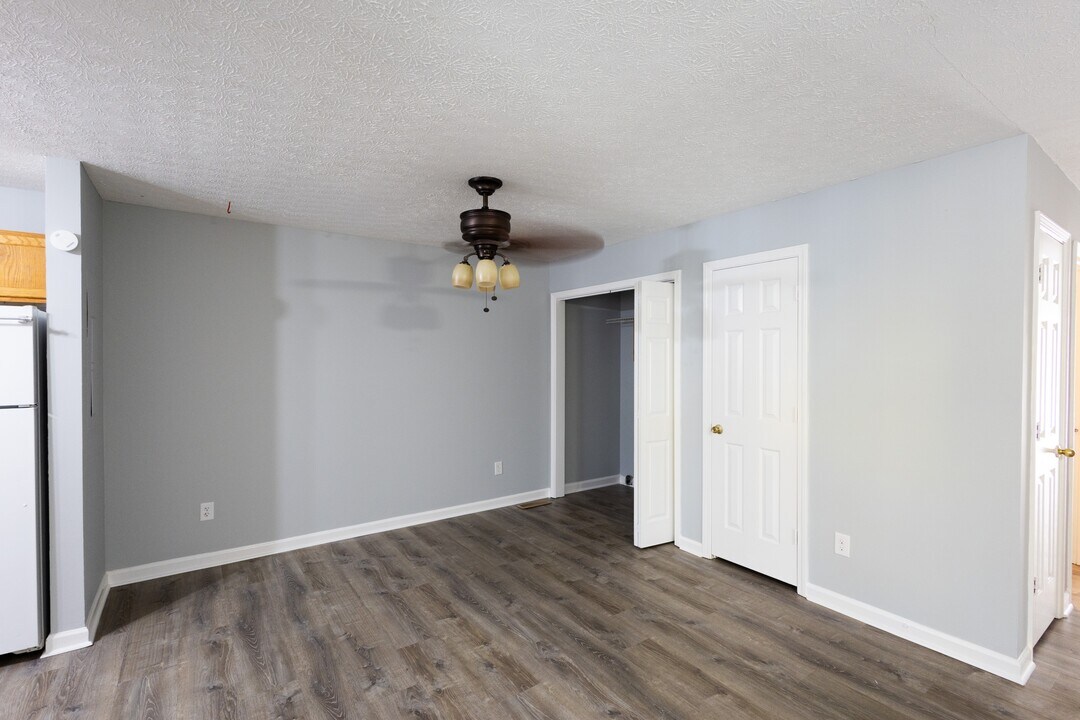 135 W 14th Ave in Bowling Green, KY - Building Photo