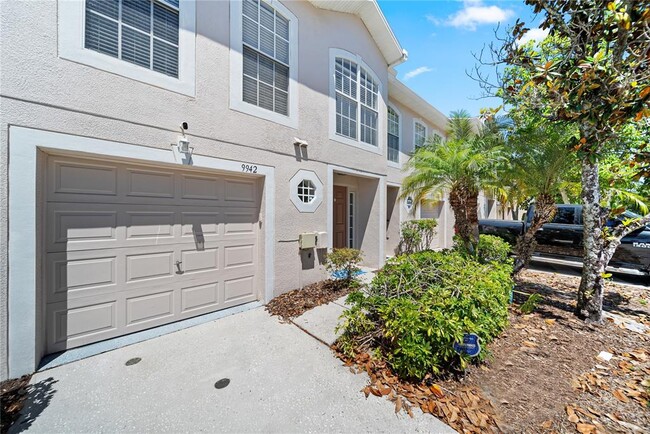 9942 Ashburn Lake Dr in Tampa, FL - Foto de edificio - Building Photo
