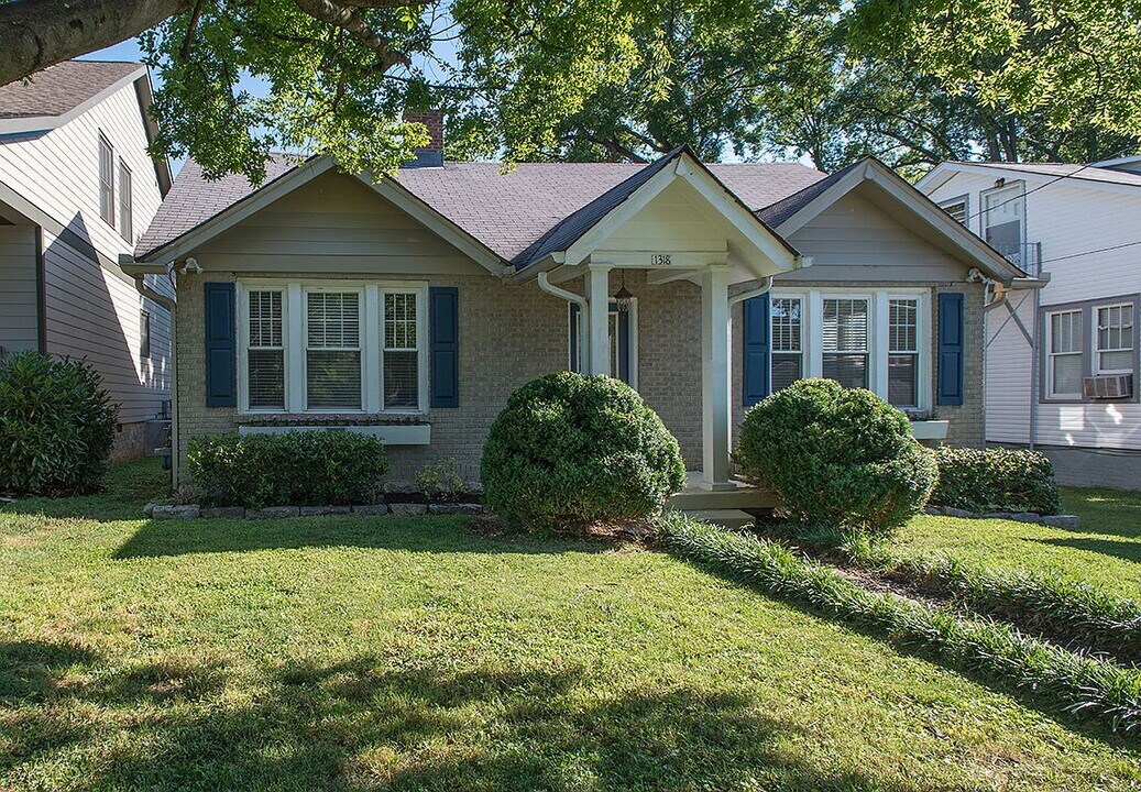 1318 Sweetbriar Ave in Nashville, TN - Building Photo