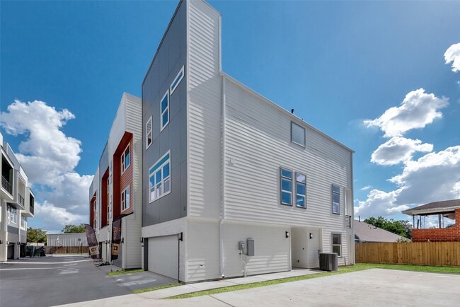 1805 Emir St in Houston, TX - Foto de edificio - Building Photo
