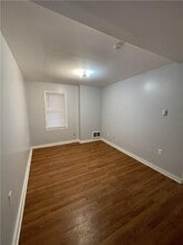 456 Woodlane Ave, Unit 2 in Midland, PA - Foto de edificio - Building Photo