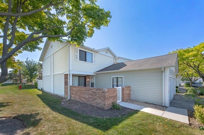 713 Mariners Point in Schaumburg, IL - Building Photo - Building Photo