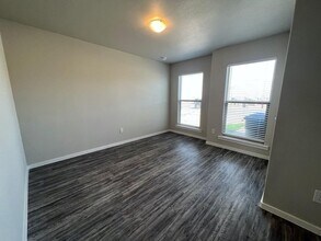 2121 N Avenue J, Unit Unit A in Lubbock, TX - Building Photo - Building Photo