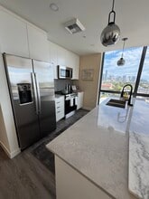 259 NW 27th St, Unit B2 in Miami, FL - Foto de edificio - Building Photo