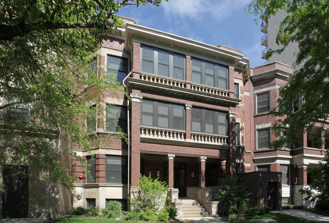 5413 S Cornell Ave in Chicago, IL - Building Photo