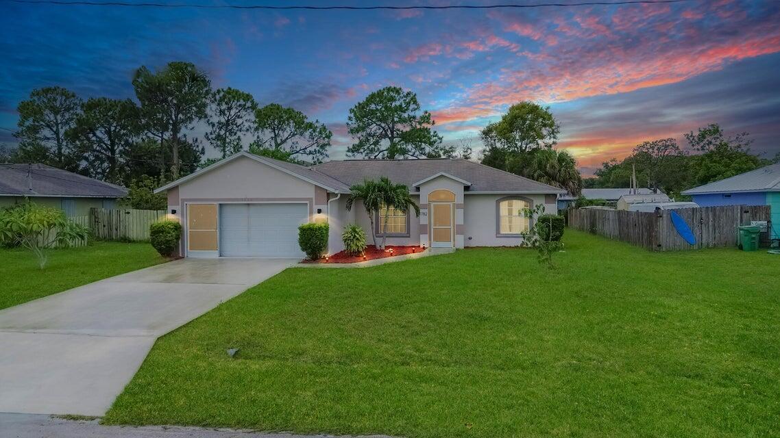 1782 SW Brisbane St in Port St. Lucie, FL - Building Photo