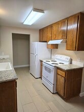 322 Lorraine Ave, Unit A in Eagle Point, OR - Building Photo - Building Photo