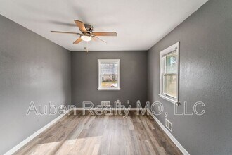 3143 Puckett Rd in Kansas City, KS - Building Photo - Building Photo