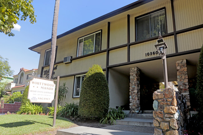 Whittwood Manor Apartments in Whittier, CA - Foto de edificio - Building Photo