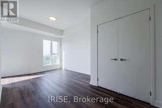 3030 Pharmacy Ave in Toronto, ON - Building Photo - Building Photo