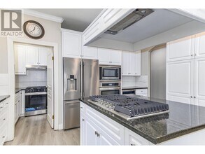 6 Chatsworth Rd in Richmond, BC - Building Photo - Building Photo