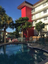 Ram Andrews Apartments in Wilton Manors, FL - Foto de edificio - Building Photo