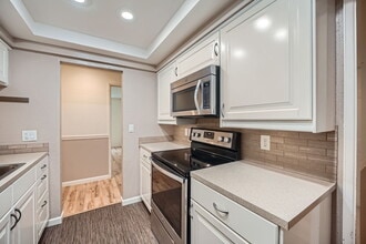 2940 76th Ave SE, Unit B304 in Mercer Island, WA - Building Photo - Building Photo