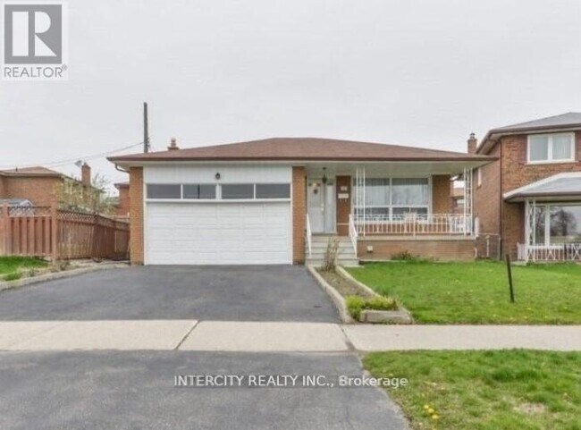 167 Silverstone Dr in Toronto, ON - Building Photo - Building Photo