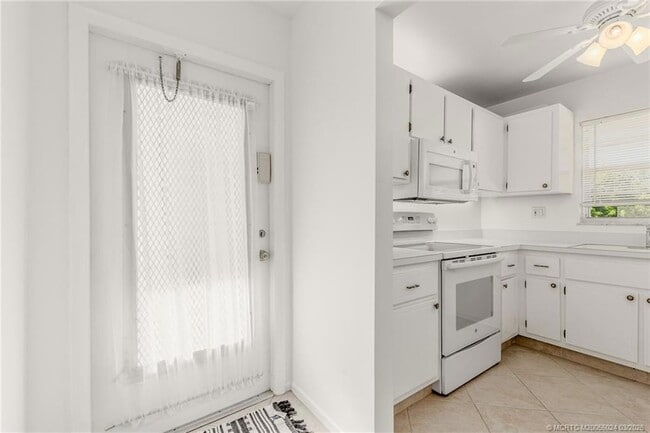 1225 NW 21st St, Unit 8815 in Stuart, FL - Foto de edificio - Building Photo