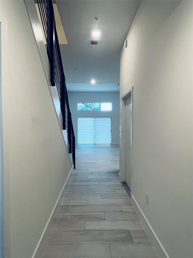 4385 NW 9th St in Plantation, FL - Building Photo - Building Photo