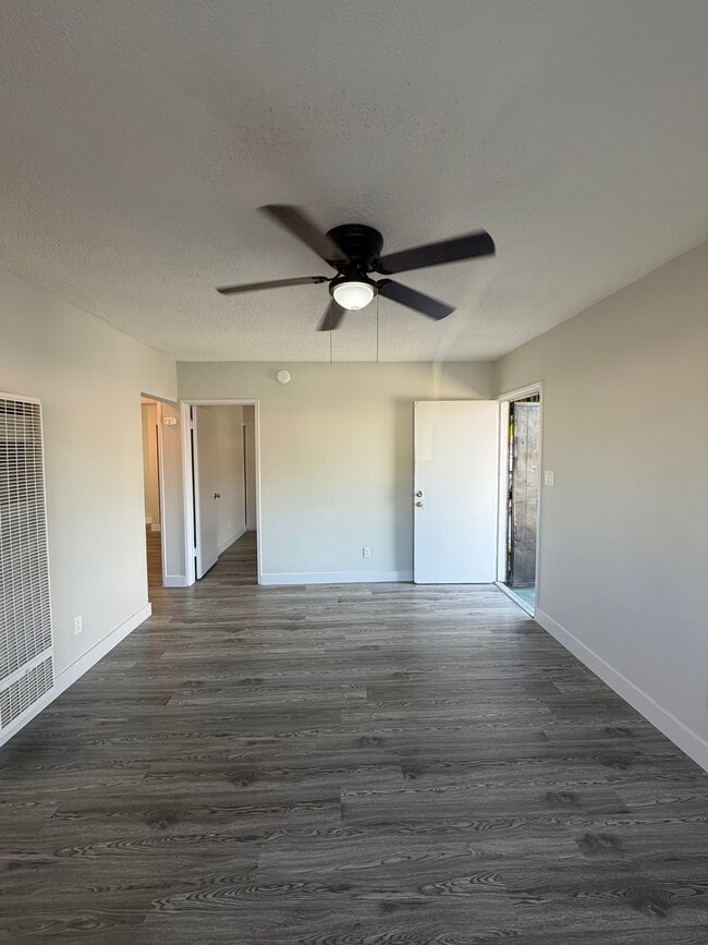 7822 S Western Ave, Unit 3 in Los Angeles, CA - Building Photo - Building Photo