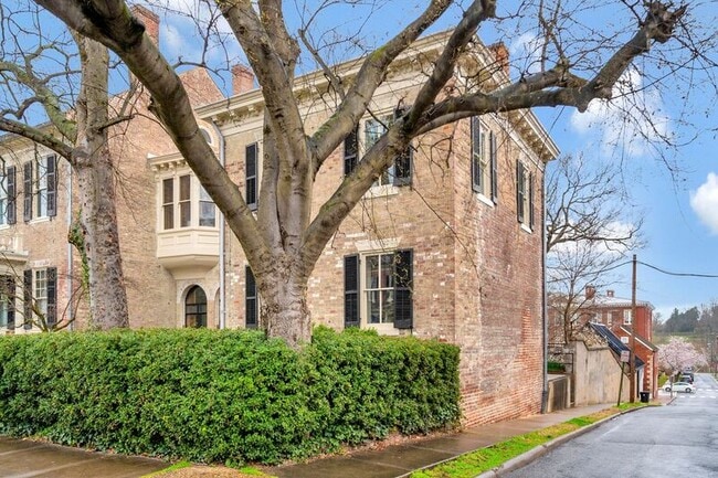 1201 Princess Anne St in Fredericksburg, VA - Building Photo - Building Photo