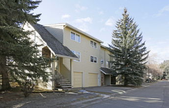 414 Point Mckay Gdns NW in Calgary, AB - Building Photo - Building Photo