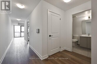 2075 Lakeshore Rd. in Burlington, ON - Building Photo - Building Photo