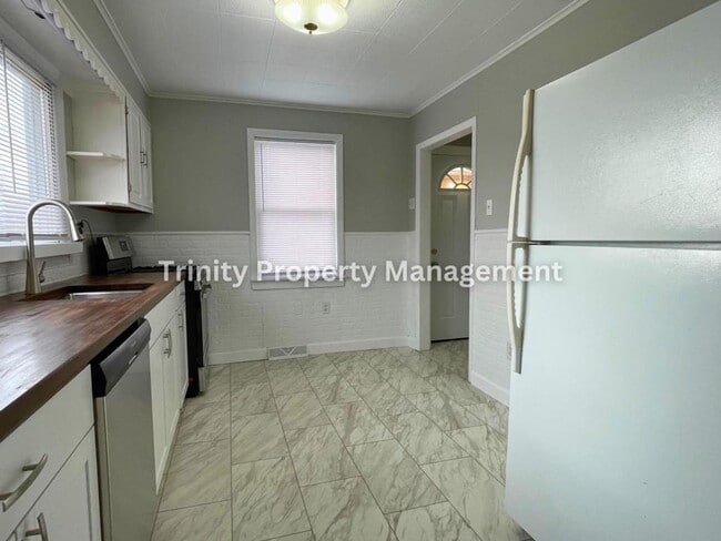 2004 1/2 Hamill Ave in Clarksburg, WV - Building Photo - Building Photo