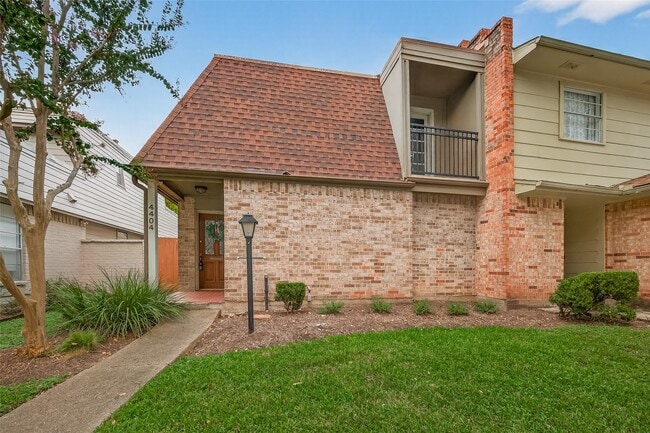 property at 4404 Basswood Ln
