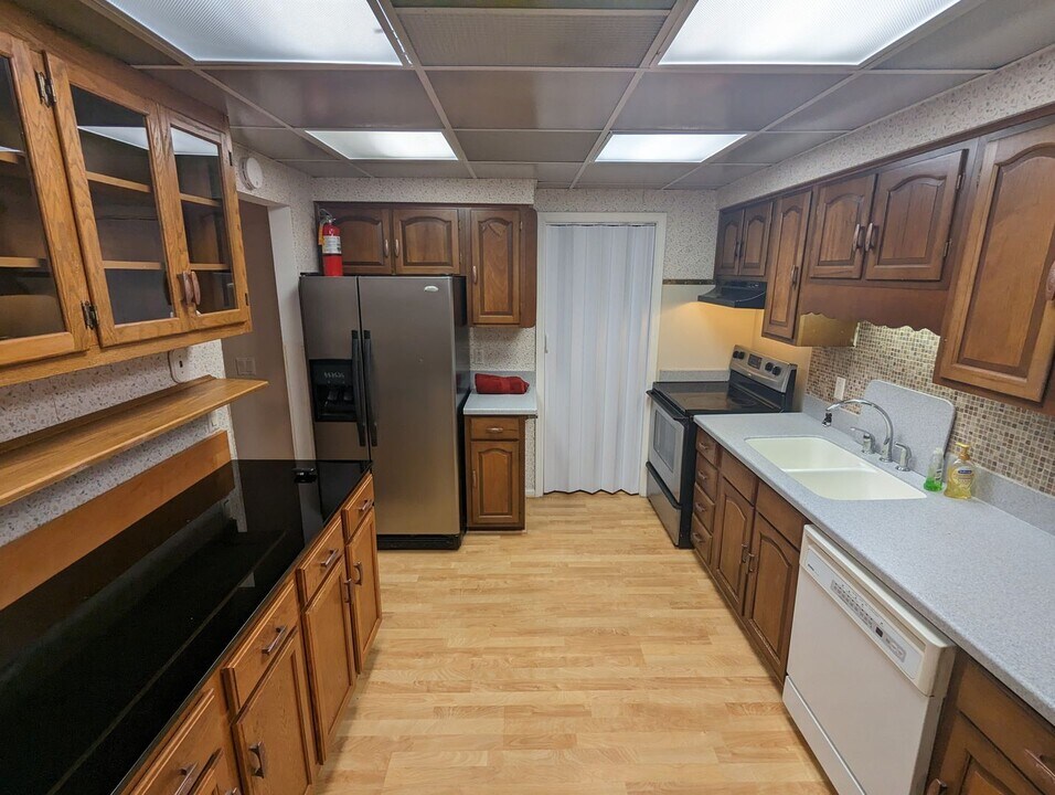 5526 Heatherdowns Blvd in Toledo, OH - Building Photo