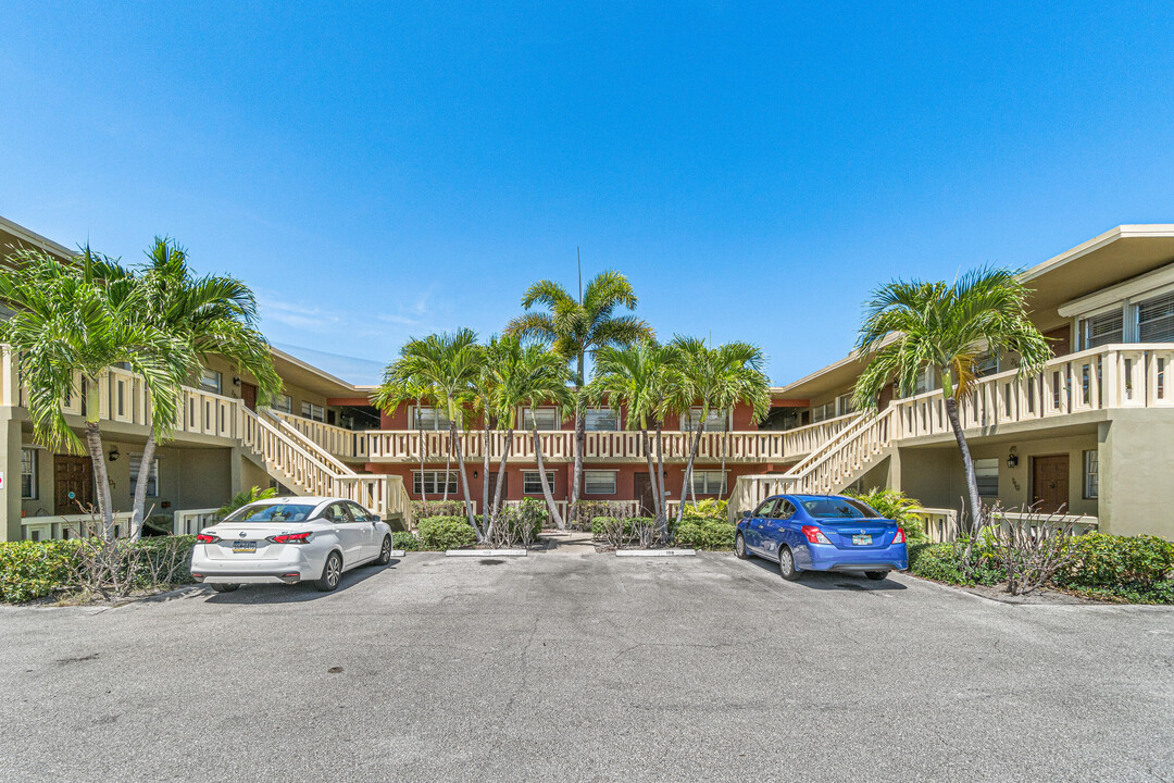 305 E Ocean Ave-Unit -105 in Boynton Beach, FL - Building Photo