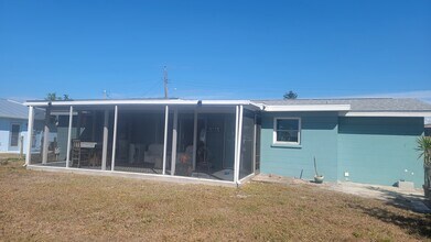 125 Cambridge Dr NW in Port Charlotte, FL - Building Photo - Building Photo