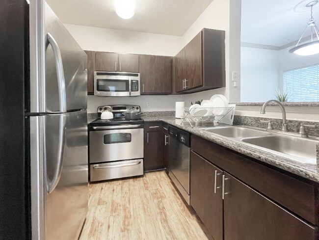 10777 Richmond Ave.-Unit -313 in Houston, TX - Foto de edificio - Building Photo