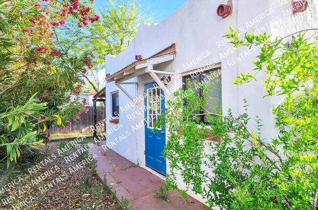 121 W Birdman Dr in Tucson, AZ - Building Photo - Building Photo