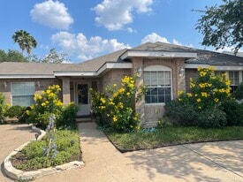 2107 Snow Falls Dr, Unit Apartment in Laredo, TX - Building Photo