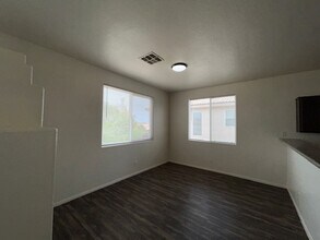 4058 Via Dana Ave in Las Vegas, NV - Foto de edificio - Building Photo