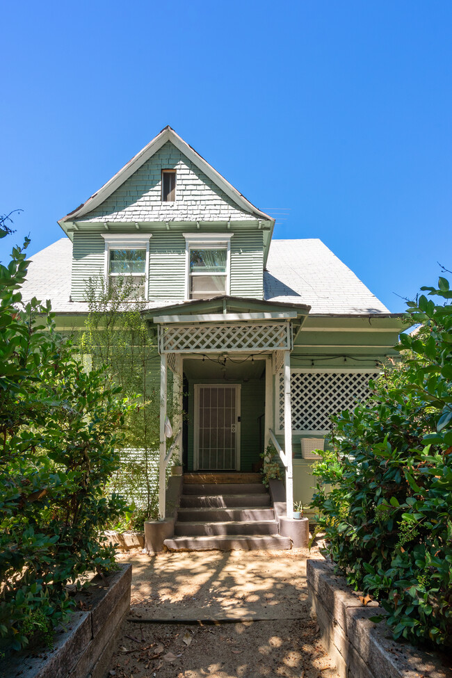 207 E Avenue 31, Unit 2 Jasmine Window 207 1.25 in Los Angeles, CA - Building Photo - Building Photo
