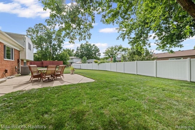 44018 Bannockburn Dr in Canton Township, MI - Building Photo - Building Photo