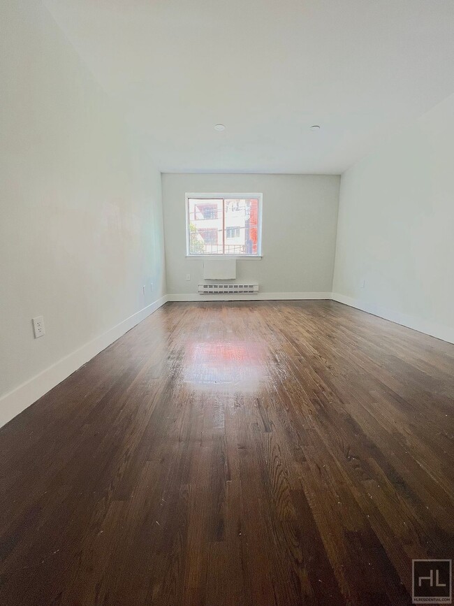 27-05 Astoria Blvd-Unit -2H in Queens, NY - Building Photo - Building Photo