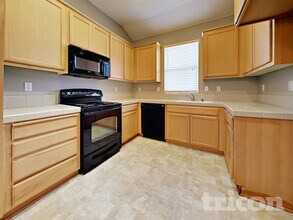 5518 Savage Ave in Riverbank, CA - Foto de edificio - Building Photo