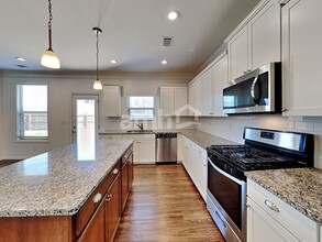 2017 Farm Pond Wy in Lawrenceville, GA - Building Photo - Building Photo