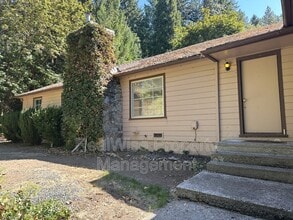 7701 Rogue River Hwy in Grants Pass, OR - Building Photo - Building Photo