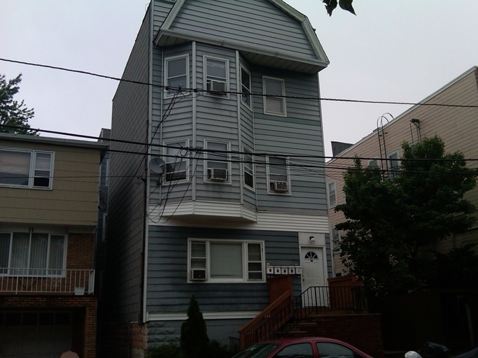 19 Mechanic St in Bayonne, NJ - Building Photo