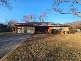 1201 Cruce St in Norman, OK - Building Photo