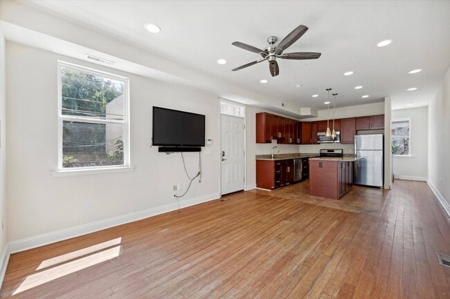 property at 2001 N Cleveland St