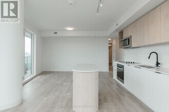 1185 Dupont St in Toronto, ON - Building Photo - Building Photo