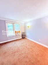 8000 Pilgrim St, Unit 1 in Detroit, MI - Building Photo - Building Photo