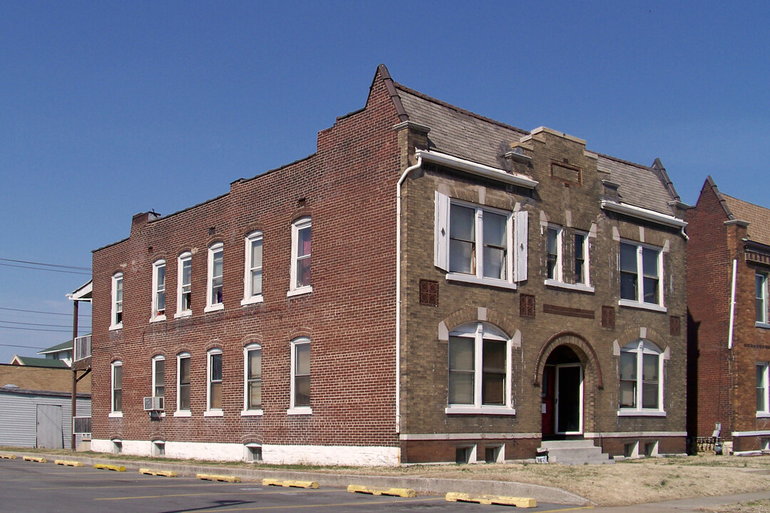 2037 Edison Avenue in Granite City, IL - Foto de edificio
